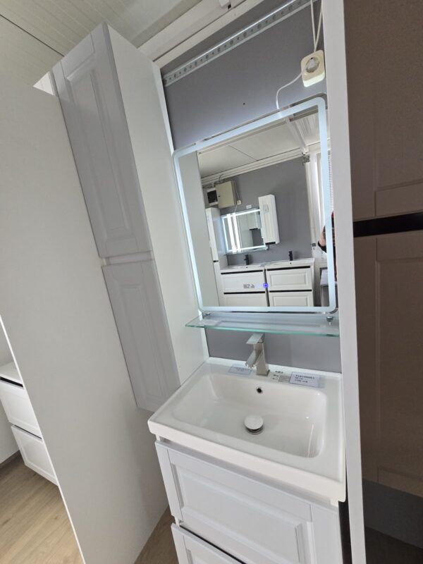 Oglindă cu iluminare Chisinau